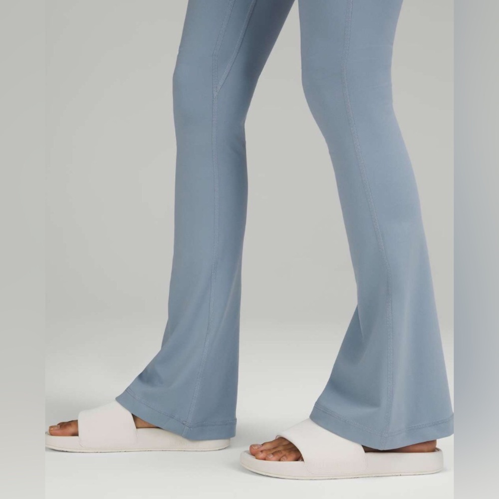 Lululemon Align High-Rise Mini-Flared Pant 32"
Chambray (2023) Like new - Picture 5 of 8